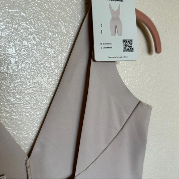 Leonisa Undetectable Edge Mid-Thigh Bodysuit Shaper Sz Large